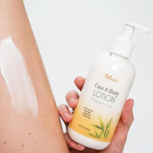 Vista 5 de Deluvia Loción corporal hidratante y loción facial, 8 onzas con aloe vera orgánico, manteca de karité, aceite de jojoba orgánico, vitamina E y B5.