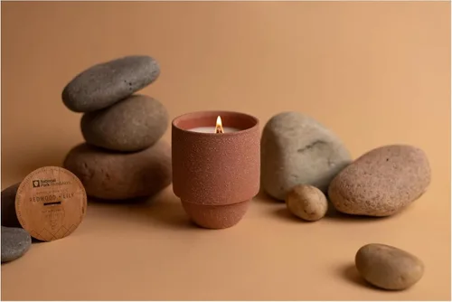 Vista 6 de Paddywax Parks, vela perfumada de Redwoods en frasco de cerámica reutilizable con mecha de madera crepitante, vela de soja con aproximadamente 77