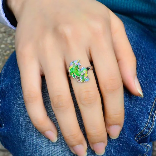 Vista 4 de Anillo ajustable de cuento de hadas con cambio de color de unicornio para niñas