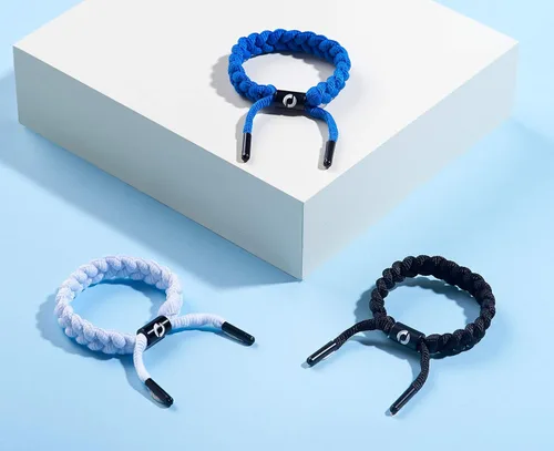 Vista 4 de Pulsera de paracaídas ajustable hecha de cuerda impermeable duradera Accesorio elegante para hombres 7 colores Se adapta a cualquier