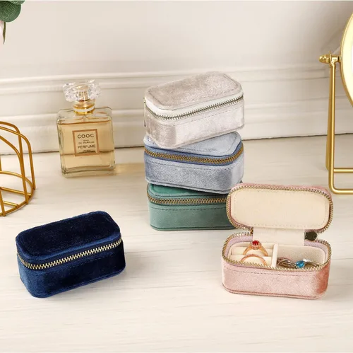 Vista 7 de TAIMY Mini estuche de joyería de viaje, caja de joyería de viaje pequeña de terciopelo, caja organizadora de viaje portátil para anillos, aretes