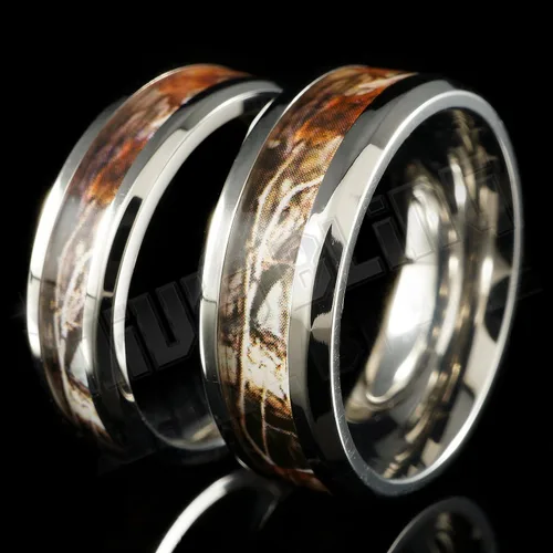 Vista 6 de Niv's Bluing, anillo de boda de titanio con incrustaciones de camuflaje de 0.315in