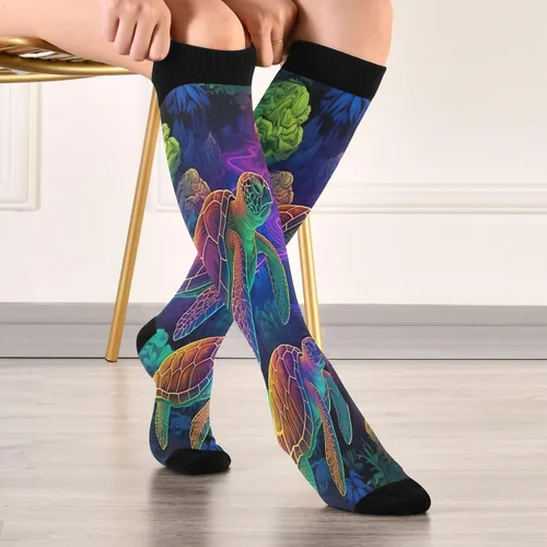 Vista 5 de xigua Misteriosos calcetines de compresión de tortuga pintada para mujeres y hombres, medias altas de circulación hasta la rodilla para correr