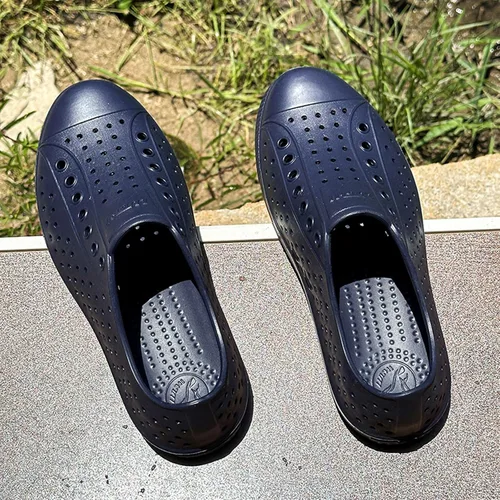 Vista 4 de FLIOZY Zuecos de jardín impermeables para hombres y mujeres, zapatos ligeros y transpirables de EVA sin cordones, cómodos y antideslizantes, calzado