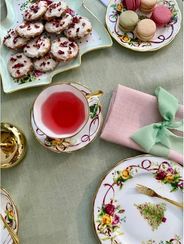 Vista 2 de Juego de taza y platillo de té, diseño de rosas del campo, Juego de 5 cubiertos de mesa