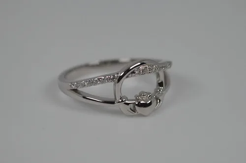 Vista 9 de Womens Irish Traditional Claddagh Ring 925 Sterling Silver Cubic Zirconia Statement Ring Love Loyalty and Friendship Heart