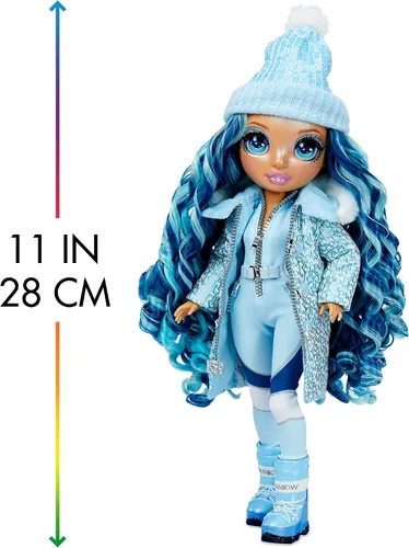 Vista 4 de Rainbow High Winter Break Skyler Bradshaw - Muñeca y juego de moda azul con 2 trajes de diseñador, accesorios de snowboard