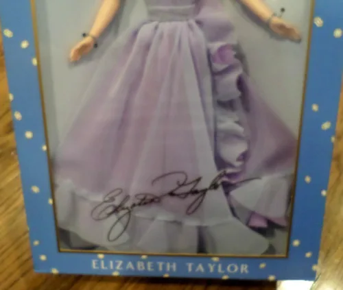 Vista 5 de Barbie Muñeca Elizabeth Taylor White Diamonds Edición especial Tesoros atemporales (Mattel 2000)