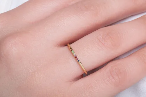 Vista 3 de Elegant Jewel Box - Anillo de zafiros para mujer, banda delgada de 6 zafiros, anillo ultrafino multicolor, delicado nudillo banda extrafina de 0.04
