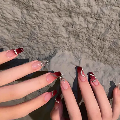 Vista 2 de RikView Uñas postizas largas a presión con diamantes de imitación 3D, uñas rojas brillantes de cobertura completa, 24 unidades por juego