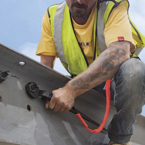 Vista 5 de KLEIN TOOLS 3212TT Llave de boca abierta de construcción con orificio para amarrar, fabricada en EE. UU., apertura nominal de 1-1/4 pulgadas, perno