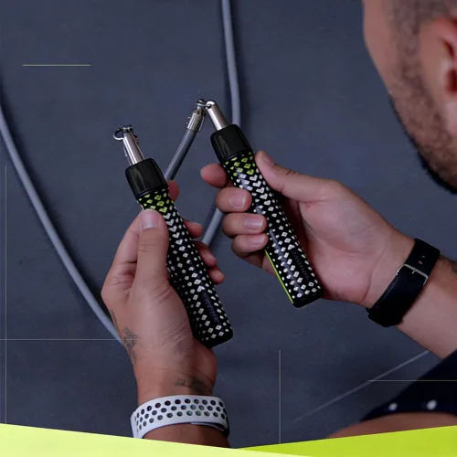 Vista 4 de Hererope - Cuerdas de saltar con peso para hombres y mujeres, cuerda de saltar de 1/2 libra con rodamiento de bolas, agarre antideslizante, cable