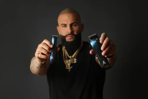 Vista 4 de Andis 560980 Kit de corte de cabello y barba edición limitada Galaxy Envy Li, afeitadora inalámbrica y cortadora de barba inalámbrica Slimline Pro