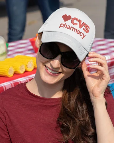 Vista 2 de ALLNTRENDS CVS Trucker Hat bordado farmacia sombrero ajustable bordado gorra