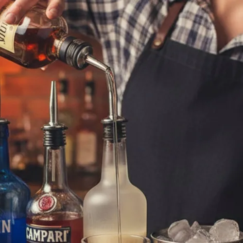 Vista 3 de Soro Essentials - Juego de 12 vertedores de botellas de licor cónicos de acero inoxidable - Vertedores de botellas de flujo medio para barra