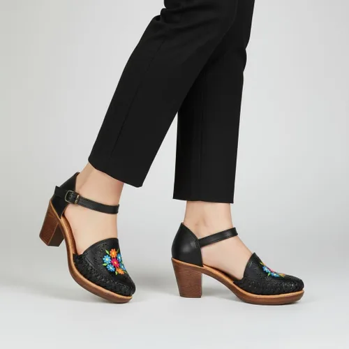 Vista 5 de Zapatos Mexicanos de Piel con Flores Bordadas, con Tacones para Mujer - Modelo 102BL