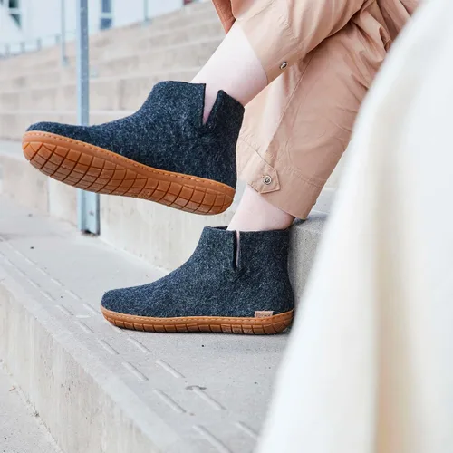 Vista 3 de Glerups Pantufla tipo bota unisex de mezcla de lana 100% de calidad con suela de goma Carbón