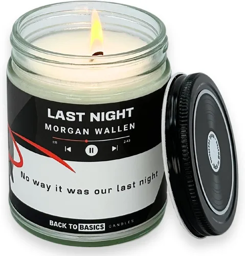 Vista 13 de Velas Back to Basics Todo lo que quiero para Navidad - Vela perfumada de 9oz de cera de soya con aroma a árbol de Navidad para decoración