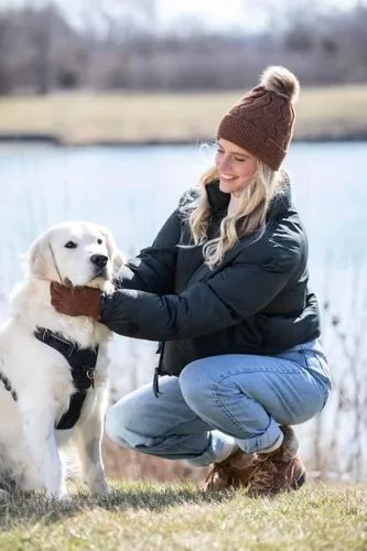 Vista 7 de Britt's Knits Gorro de punto cálido para mujer, con forro de felpa, pompón para clima frío