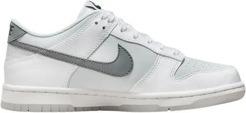 Vista 822 de Nike Kid's Dunk Low Sneaker