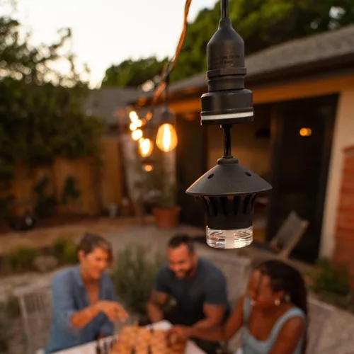 Vista 2 de TIKI BiteFighter - Repelente de mosquitos Plug & Repel para luces de cadena - 48 HR