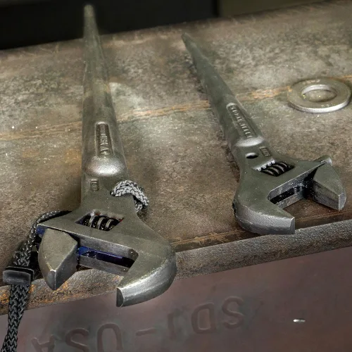 Vista 9 de Klein Tools 3227 Llave Ajustable Extra Ancha, Llave de Construcción Spud para Tuercas y Pernos de hasta 1-7/16 Pulgadas, 10 Pulgadas, con Orificio