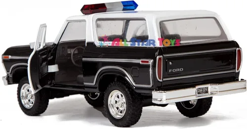Vista 2 de All Star Toys Motormax 1978 Bronco Custom Policía Policial 1:24 Escala Diecast Modelo Auto 76983 Persecución policial en blanco con barra de luz