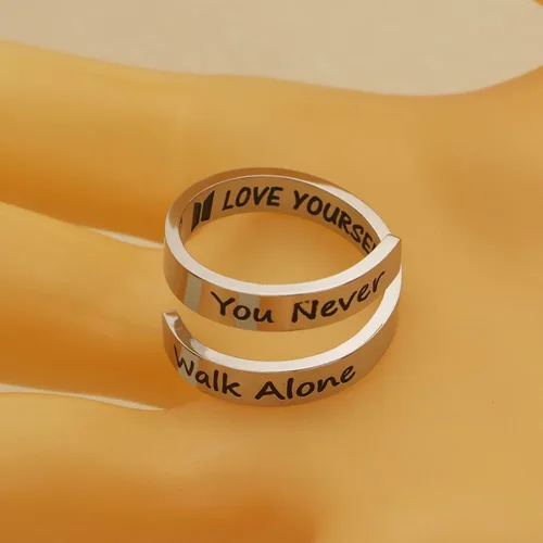 Vista 4 de SELOPU Bangtan - Anillo de regalo para niños Kpop Bangtan con la frase You Never Walk Alone Love YourselfJ-HopeJIMINJINJKRMSUGAV Bangtan Boys Lover