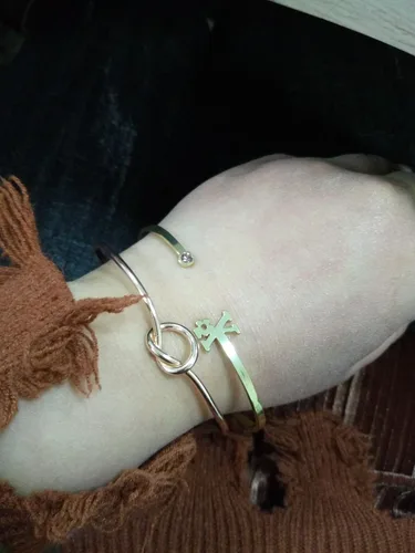 Vista 3 de SENFAI Simple Love Knot pulsera pulsera de dama de honor conjunto de joyería o individual