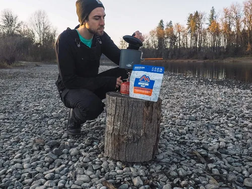 Vista 7 de Mountain House Tazón de arroz adobo, pollo y fajita de estilo mexicano, paquete de alimentos liofilizados para mochileros y campamentos
