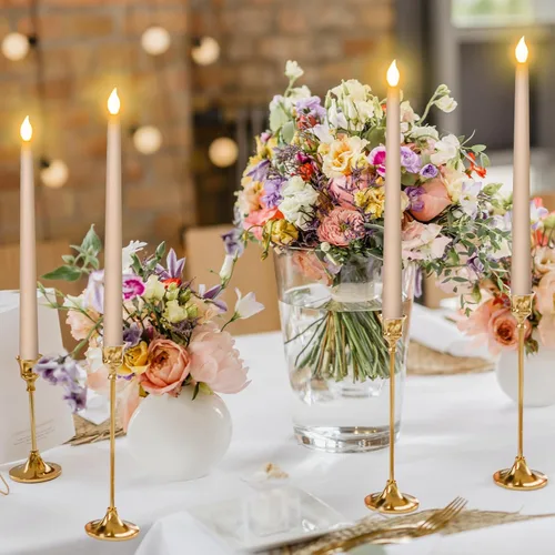 Vista 4 de Sequpr 12 velas cónicas sin llama parpadeantes con temporizador remoto, velas cónicas a pilas, candelabros LED de 10.63 pulgadas para Navidad, Marfil