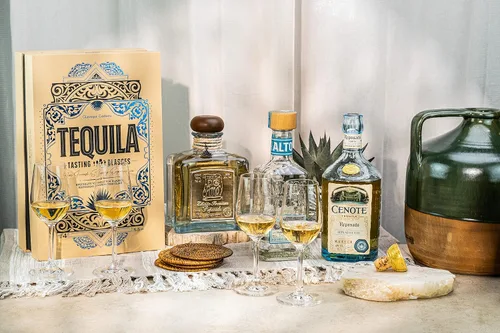 Vista 2 de Vasos para degustar y beber tequila Colección de cristalería de tequila Juego de 4 Copitas de cristal de 5.5 onzas para beber blanco