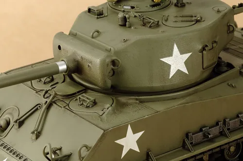 Vista 8 de Kit de Modelo de Tanque Mediano M4A3E8 Sherman de Tamiya 35346 1/35
