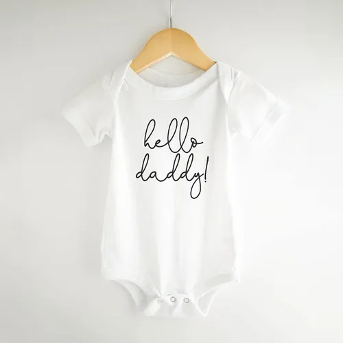 Vista 6 de Bump and Beyond Designs Hello Daddy Anuncio de embarazo a su esposo