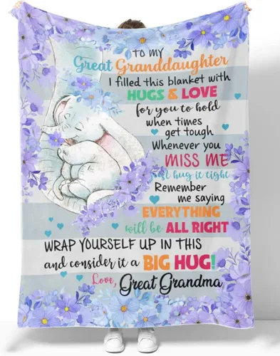 Vista 2 de Manta personalizada con texto en inglés «To My Great Granddaughter – Abrazos y amor – Manta de elefante y floral – Regalo para nieta de parte