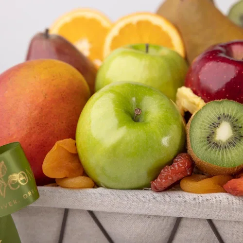 Vista 3 de The Fruit Company Cesta de frutas de celebración de huerto, cesta de frutas frescas para cualquier ocasión, regalos de cumpleaños para mujeres