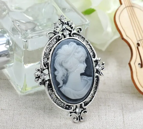 Vista 6 de Gyn&Joy Broche de estilo vintage con diamantes de imitación para dama victoriana
