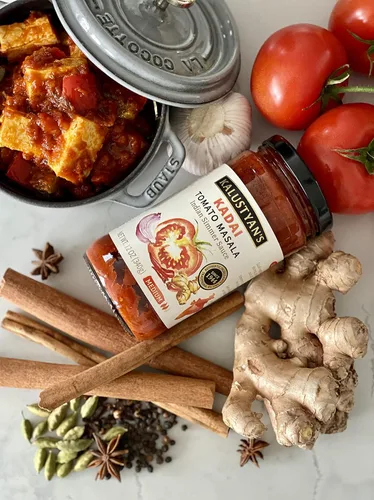 Vista 7 de Kalustyan's Salsa a fuego lento de curry indio de tomate, trae a casa los sabores de la comida india con esta versátil salsa india a base de tomate
