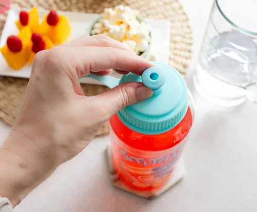 Vista 5 de Disney Lilo & Stitch Bubble Tea Botella de agua de plástico con tapa deportiva resistente a fugas Capacidad para 34 onzas