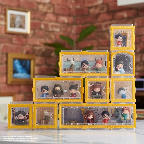 Vista 7 de Wizarding World Harry Potter, Set de Regalo de Escena de Micro Momentos Mágicos con Figuras de Acción Exclusivas de Harry, Hermione, Ron, Fluffy