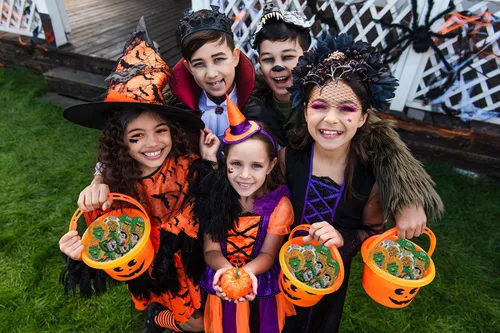 Vista 6 de Fruidles Monedas de dinero de monstruo de Halloween, rellenos de bolsas de fiesta de dulce o truco, envueltas individualmente en papel de aluminio
