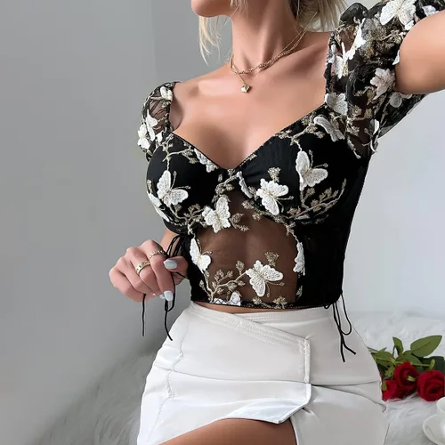 Vista 4 de Camiseta corta con bordado de mariposa para mujer, sexy, de malla, ajustada, ombliguera