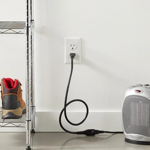 Vista 5 de Amazon Basics - Cable de extensión de 3 pies, extensor de toma de 3 clavijas, cable de extensión para interiores, 13 amperios, 125V, color negro