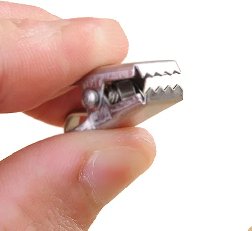 Vista 4 de BIHRTC Paquete de 50 clips para cortina engrosados de acero inoxidable con ganchos, colgador de luces, soporte pequeño de alambre metálico