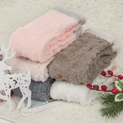 Vista 2 de Calcetines mullidos con empuñaduras para mujer, 5 pares suaves y esponjosos para dormir, acogedores, calcetines de hospital antideslizantes de felpa