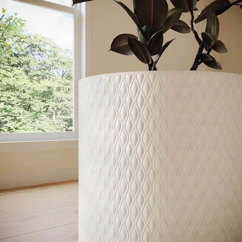 Vista 6 de EverNest Claire - Maceta blanca neutra de panal con soporte Nyra, macetas de interior, SelectBase, estilo bohemio moderno de mediados de siglo