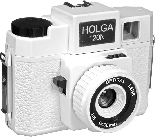 Vista 2 de Holga 173-120 Holgawood 120N Paquete de cámara de formato medio (Casablanco) con película negativa en blanco y negro (película de 120 rollos)