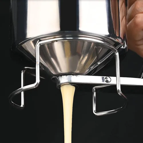 Vista 2 de Dispensador de masa para panqueques de acero inoxidable - Perfecto para panqueques, cupcakes, magdalenas y gofres (800ml)