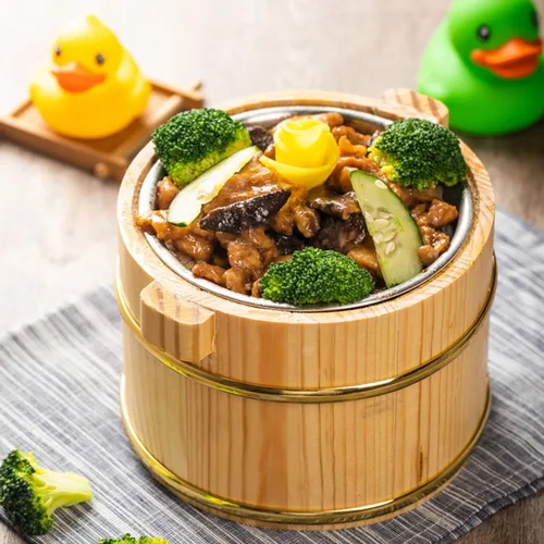 Vista 3 de SHOWERORO Cubo de arroz de madera con tapa, 6.3 x 4.7 x 4.3 pulgadas, cuenco de arroz para sushi estilo japonés y bañera mezcladora Bibimbap plato