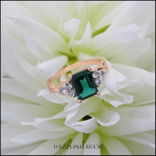 Vista 19 de Dazzlingrock Collection Anillo de compromiso con forma de esmeralda de 0.315 x 0.236 in creado en laboratorio y zafiro blanco redondo de 0.087 in